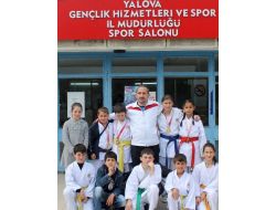 Belediye Başkanı Karatecileri Ödüllendirdi.