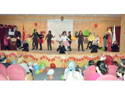 Hastanede Tedavi Gören Çocuklara 23 Nisan Sürprizi