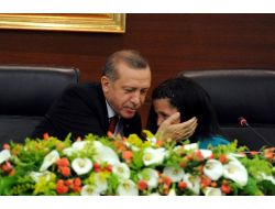 Erdoğan'ın Koltuğuna Oturan Küçük Başbakan, Gözyaşlarını Tutamadı