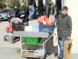 Arkadaşları Bayram Yaptı Onlar Simit Sattı