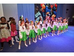 Kiev’de 23 Nisan Coşkusu Salona Sığmadı