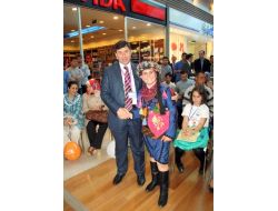 Misafir Öğrenciler Hünerlerini Avm'de Sergiledi