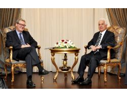 Downer: Güney Kıbrıs'ta Hayat Standartları Hızla Düşüyor