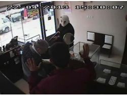 Pompalı Tüfek Ve Kar Maskeli Soygun Saniye Saniye Kaydedildi