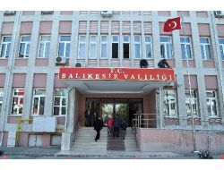 Balıkesir Valiliği'ne 'T.c. Balıkesir Valiliği' Tabelası Asıldı