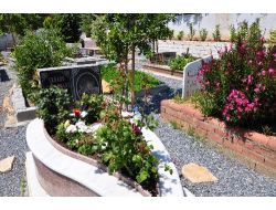 Yabancıların Yanlış Defnedilmesi İddiasına Papazdan Yalanlama