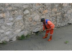 Bozüyük'te Kötü Koku Yayan Kanallar Temizleniyor