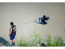 Kaybolan Genci Ceyhan Nehri'nde Arama Çalışmaları Sürüyor