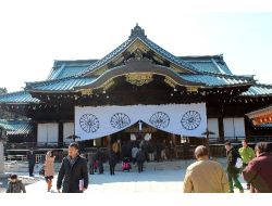 Japon Lider, Bakanların Tapınak Ziyaretini Savundu