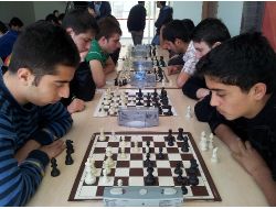 Satranç Turnuvasında Dereceye Girinlere Altın Verildi