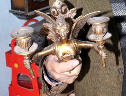 Eski Eşyalara Duyduğu Hayranlığı Meslek Haline Getirdi