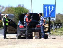 Uşak'ta Esrar, Kaçak Sigara Ve Çay Ele Geçirildi