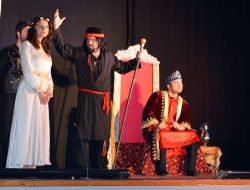 "O’nu Beklerken" Oyunu Şereflikoçhisar'da Sahnelendi