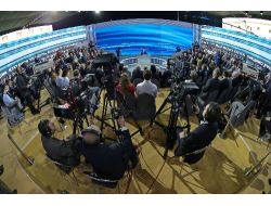 Putin Canlı Yayında Vatandaşların Sorularını Cevaplıyor