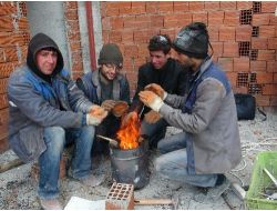Su Sayaçları Dondu, İnşaat İşçileri Ateşle Isındı!