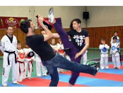 Milli Sporcu Nur Tatar, Tekvandocularla Buluştu