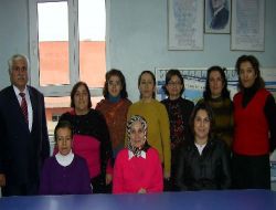 Emniyet Müdürü'nün Eşi Şengül Bilici'den Öğrencilere Giyecek Yardımı
