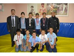 Kozanlı Öğrenciler Okullar Arası Güreş Turnuvasında 4 Madalya Aldı