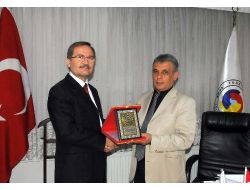 Mto Başkanı Sinecem'den Ali Çelik'e Plaket