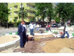 Ceyhan’da Bulvar Ve Çevre Düzenleme Çalışmaları Hızla Sürüyor