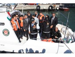 Bakan Yazıcı Botla Denizdeki Akaryakıt Platformlarını Denetledi