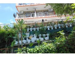 Klozetten Saksılar İlgi Çekiyor