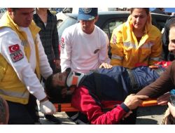 Akyazı'da Trafik Kazası: 3 Yaralı