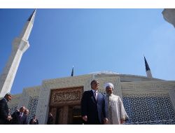 Cumhurbaşkanı Gül, Cuma Namazı'nı Ahmet Hamdi Akseki Camisi'nde Kıldı