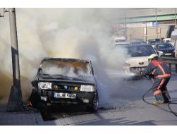 Seyir Halindeki Otomobil Alev Alev Yandı