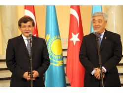 Davutoğlu: Kazakistan İle Beraber El Ele, Omuz Omuza Yürüyoruz