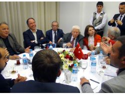 Akil İnsanlar Ege Bölgesi Heyeti, Kendilerini Protestocu Eden Grupla Buluştu