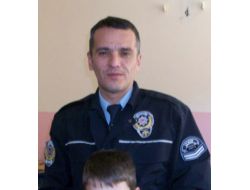 İzmir’de Polise Saldırı: Polis Memuru Sırtından Bıçaklandı