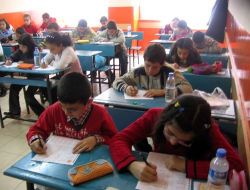 Öğrenciler Sınıfta, Aileleri Dışarıda Ter Döktü