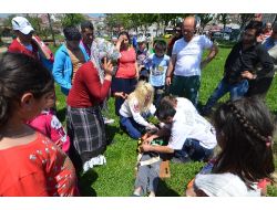 Otobüsün Çaptığı Çocuğu Bir Kenara Bırakıp Kavga Ettiler