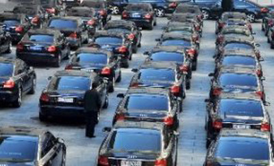 Çin’den Lüks Araçlara Askeri Plaka Yasak