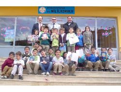 Kumbarada Biriktikleri Parayla Kitap Sergisi Açtılar