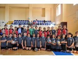 Kepez’de Karnaval Havasında Voleybol Turnuvası