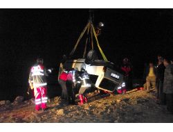 Dereye Uçan Otomobildeki 2 Kişi Öldü, Bir Kişi Kayıp