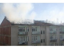 Elazığ'da İki Apartmanın Çatı Katı Yandı