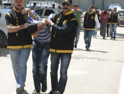 Çaldıkları Kasayı Açamadan Yakalandılar