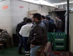 Cami Tuvaletinde Boğazına Bıçak Saplanmış Halde Bulundu
