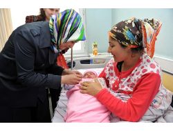 Bayan Ayanoğlu, Kutlu Doğum Anısına 30 Bebeğe 30 Altın Taktı