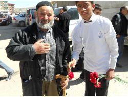 Aşkale’de Öğrenciler Yaşlıları Unutmadı