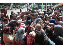 Aksaray'da Açılışa Özel Satılan Bir Liralık Yastık İzdihama Neden Oldu