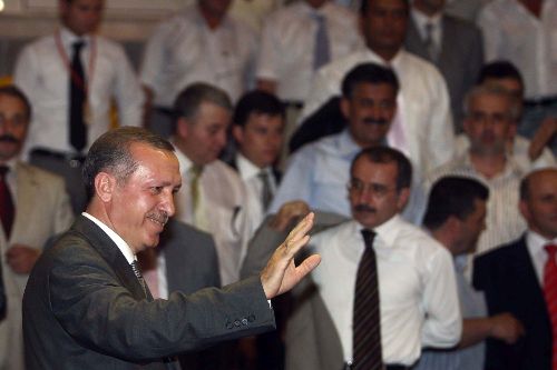 Başbakan Erdoğan'dan Baykal'a: Askerin üzerinden elini çek