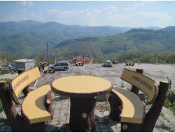 Devlet-vatandaş İşbirliğiyle Yaptırılan Okulun Bahçesi Aynı Yöntemle Düzenlendi