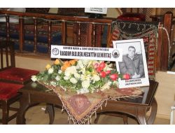 Acem Tekkesi'nde Şiire Doydular