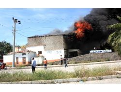 Mersin'de Yangına Müdahale Eden İtfaiyeci Göçen Duvardan Son Anda Kurtuldu