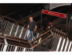 Metrobüs Seferlerin İptaline Vatandaş Hazırlıksız Yakalandı