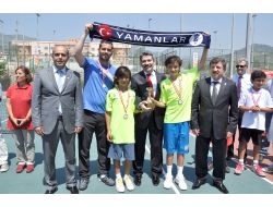 Karşıyaka Özel Yamanlar Ortaokulu Teniste Türkiye İkincisi